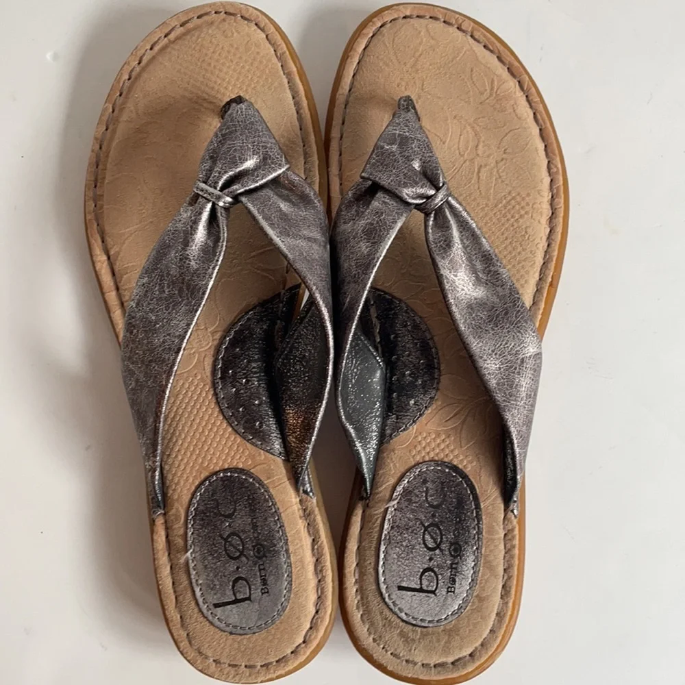 b.o.c. Born Concepts metallic leather cushioned footbed sandals size 8 - Picture 2 of 7